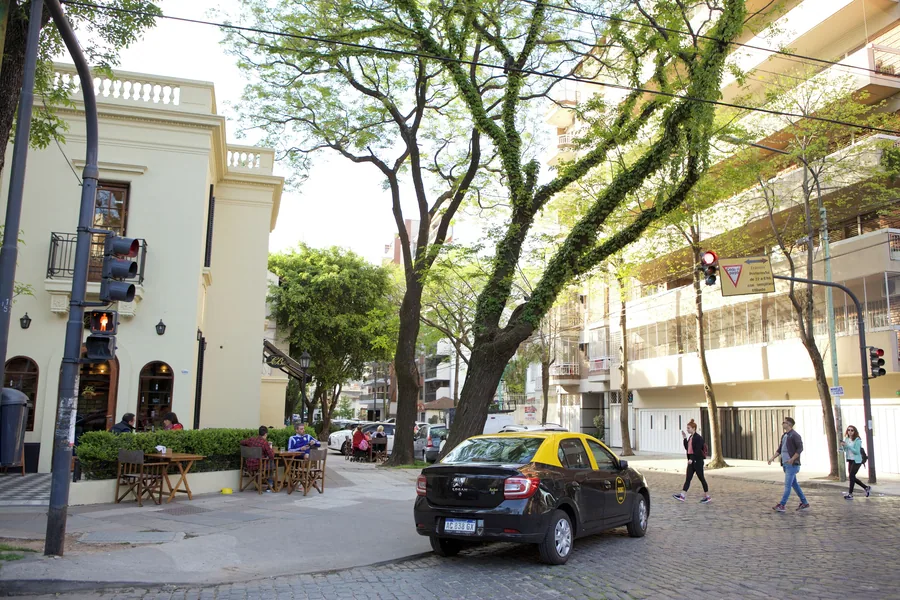 Calle arbolada de Villa Urquiza